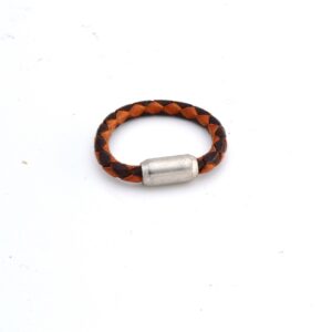 Anillo Cinco en cuero y metal