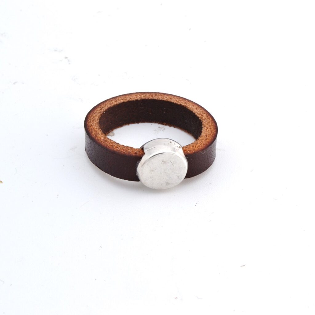 Anillo CUATRO en cuero y metal
