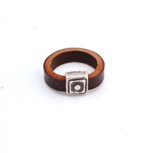 Anillo Dos en cuero y metal