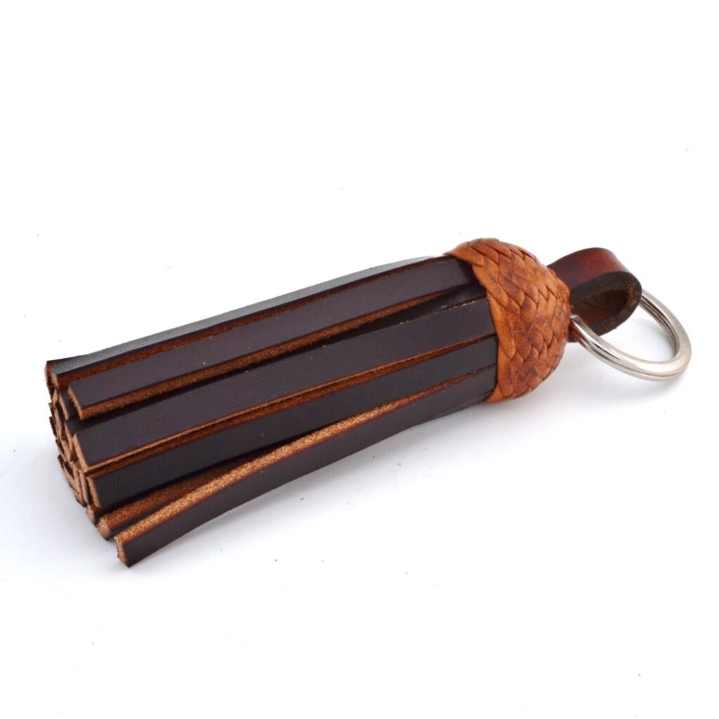 Llavero Bor corona color camel