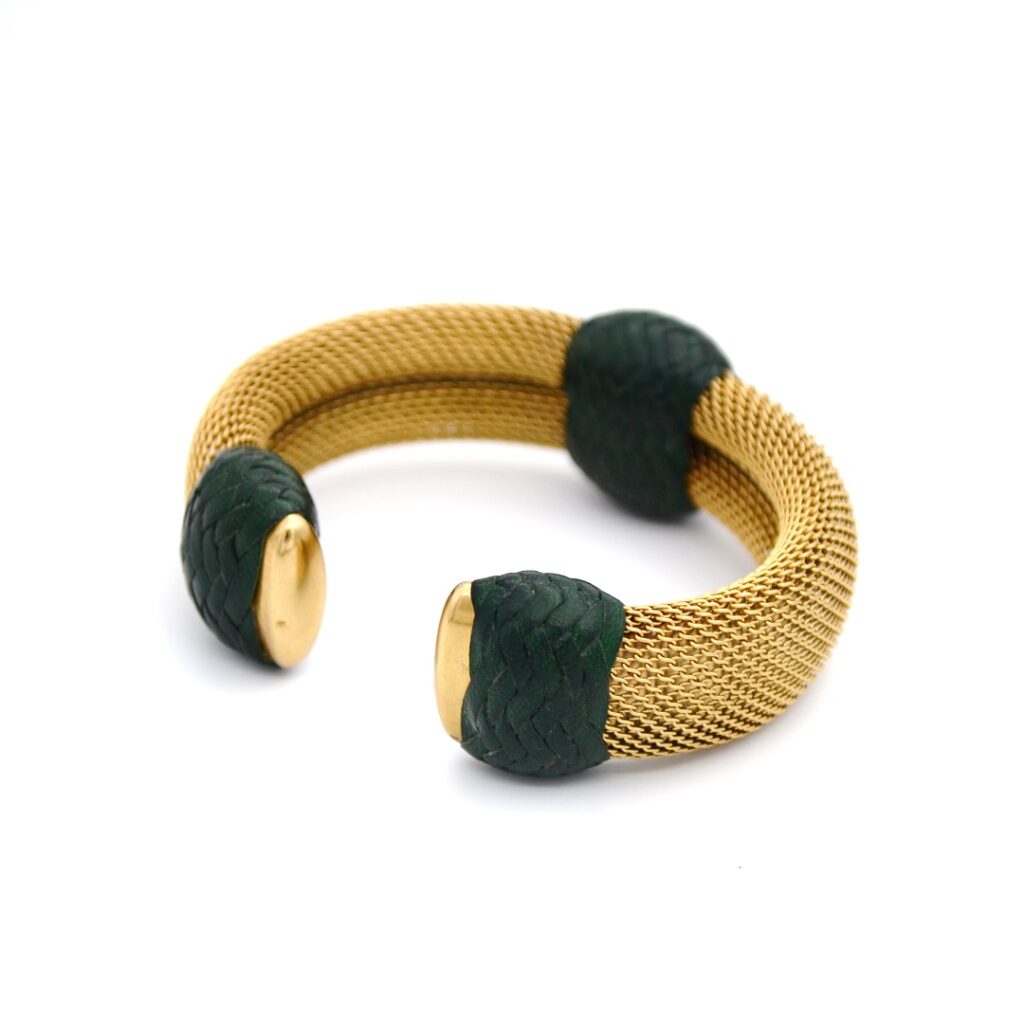 Pulsera Maya en acero dorado, creación de Casanar