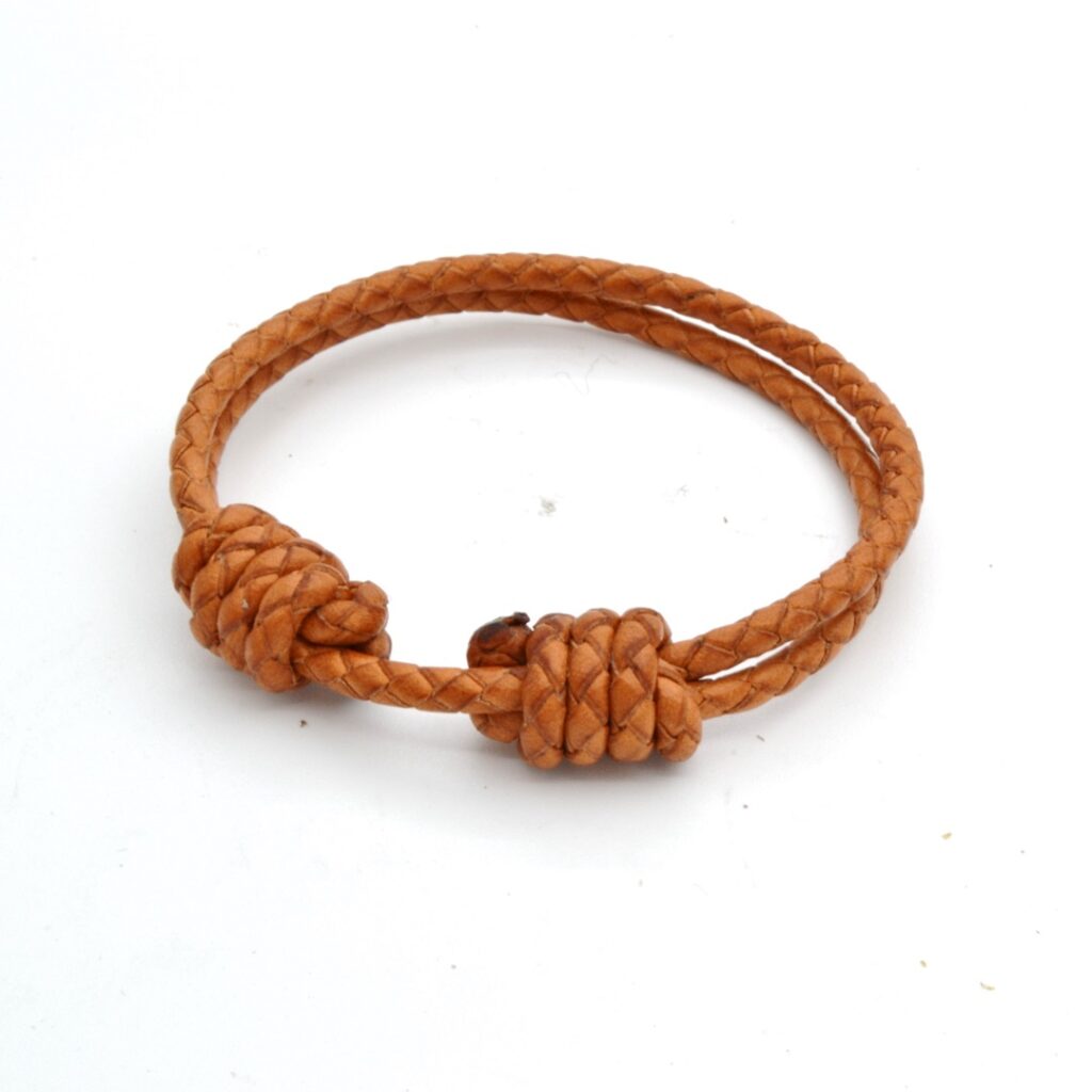 Pulsera Nudos R en cuero camel