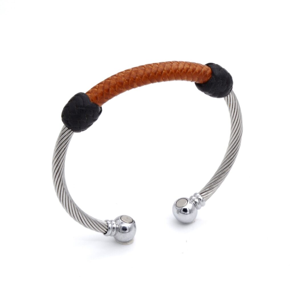 Pulsera Pelayo en acero y cuero vista vertical
