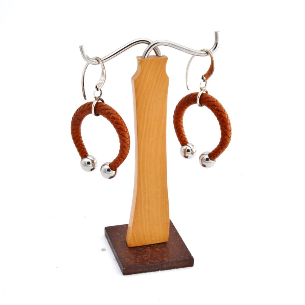 Pendientes Arco en cuero color camel y acero