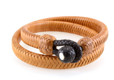 Pulsera de cuero y plata Doble V 1